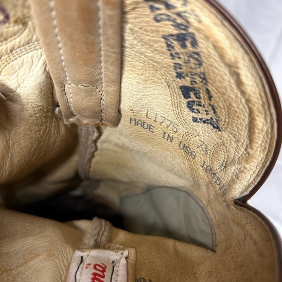 Vintage TONY LAMA Tan/Brown Leather Horse Hoof shaped Handbag w/ fur @ bottom. - Picture 5 of 15